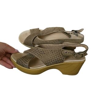 Dansko sz 40 Jacinda casual buckle dark tan sz 40 clogs sandals SH81